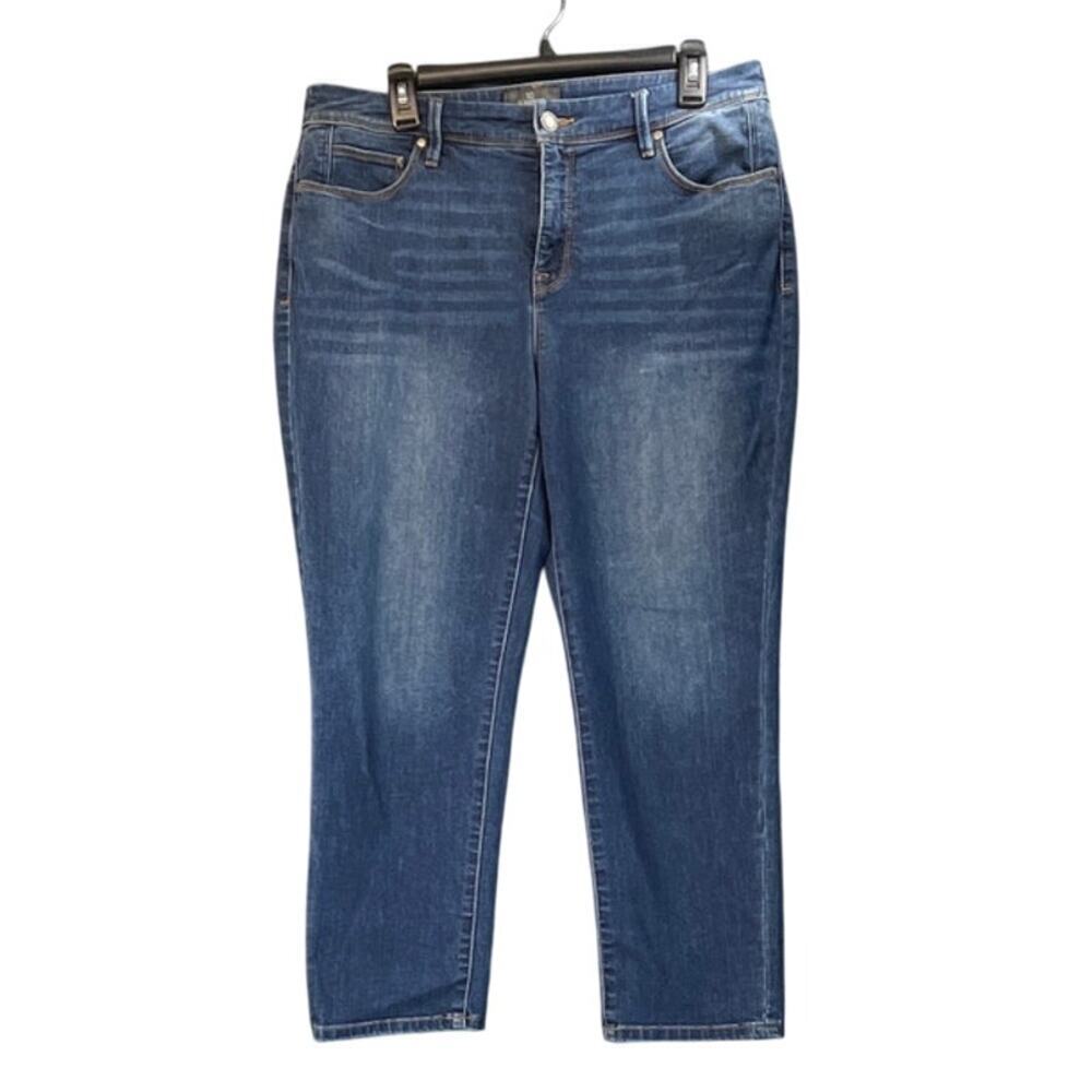 Chicos Women’s Blue  Denim 1.5/S So SlimmingCropDistressed Pants Office/Casual